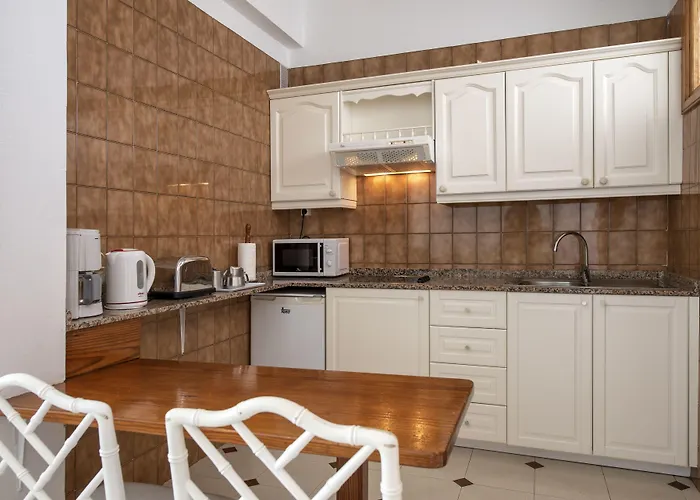 Camel's Spring Club *