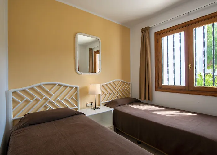 骆驼温泉俱乐部酒店 *